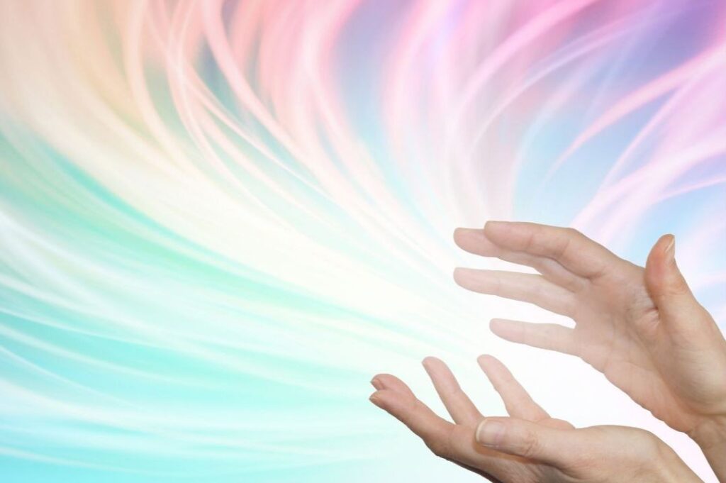 Distant Reiki Healing Beyond Time and Space Reiki energy transcends physical distance. Through focused intention, distant Reiki allows healing energy to reach anyone, anywhere. This makes Reiki accessible to those unable to attend in-person sessions — offering equal benefits of relaxation, relief, and renewal from the comfort of home.